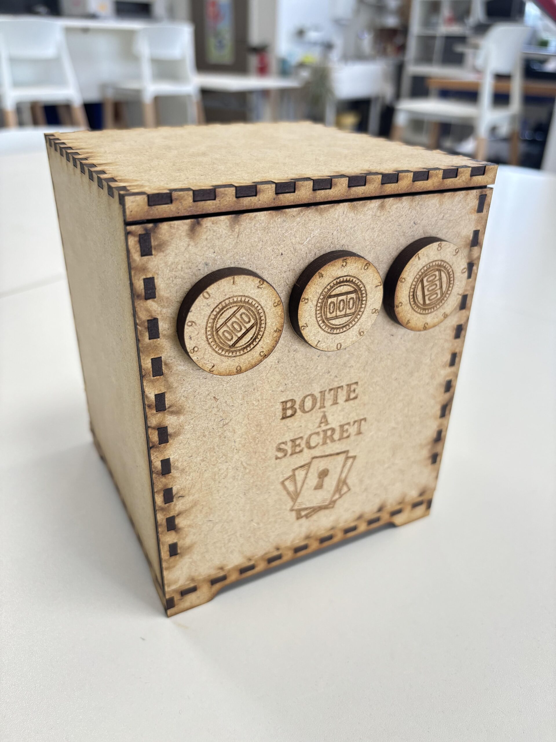 Atelier Enfants + 8ans –  » Boîte à Secrets « 